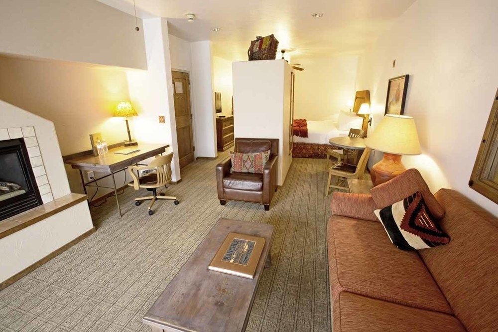 Table Mountain Inn Golden Extérieur photo