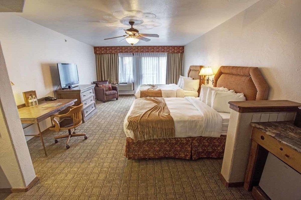 Table Mountain Inn Golden Extérieur photo